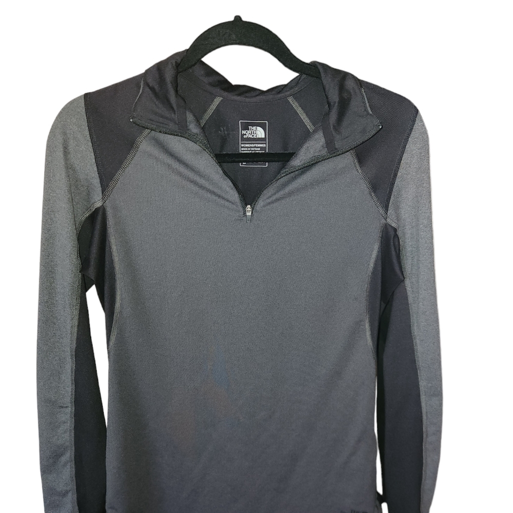 The North Face Womens quarter zip FlashDry  Black / Gray Size M